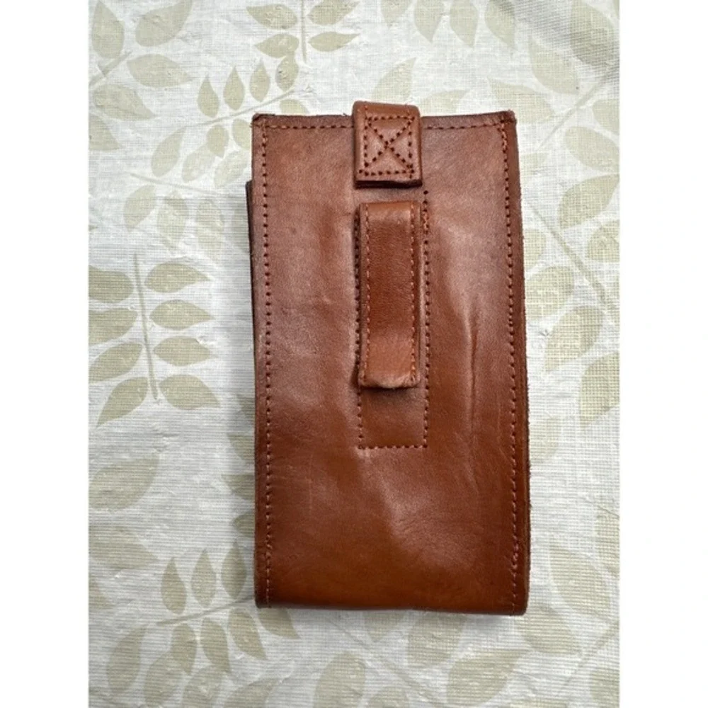Leather case magnetic closure tooled cell phone cigarettes cigar‎ case Paraguay